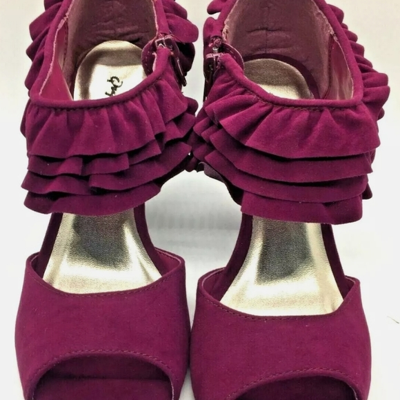 NEW! QUPID DANGER  PEEP TOE RUFFLE TRIM ANKLE STRAP BLOCK HEELS PLUM - Picture 7 of 7
